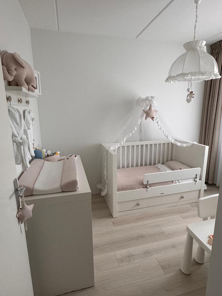 Kidsmill baby peuter kamer - Ledikant, Commode, Matras, Ophalen, Zo goed als nieuw, Jongetje of Meisje
