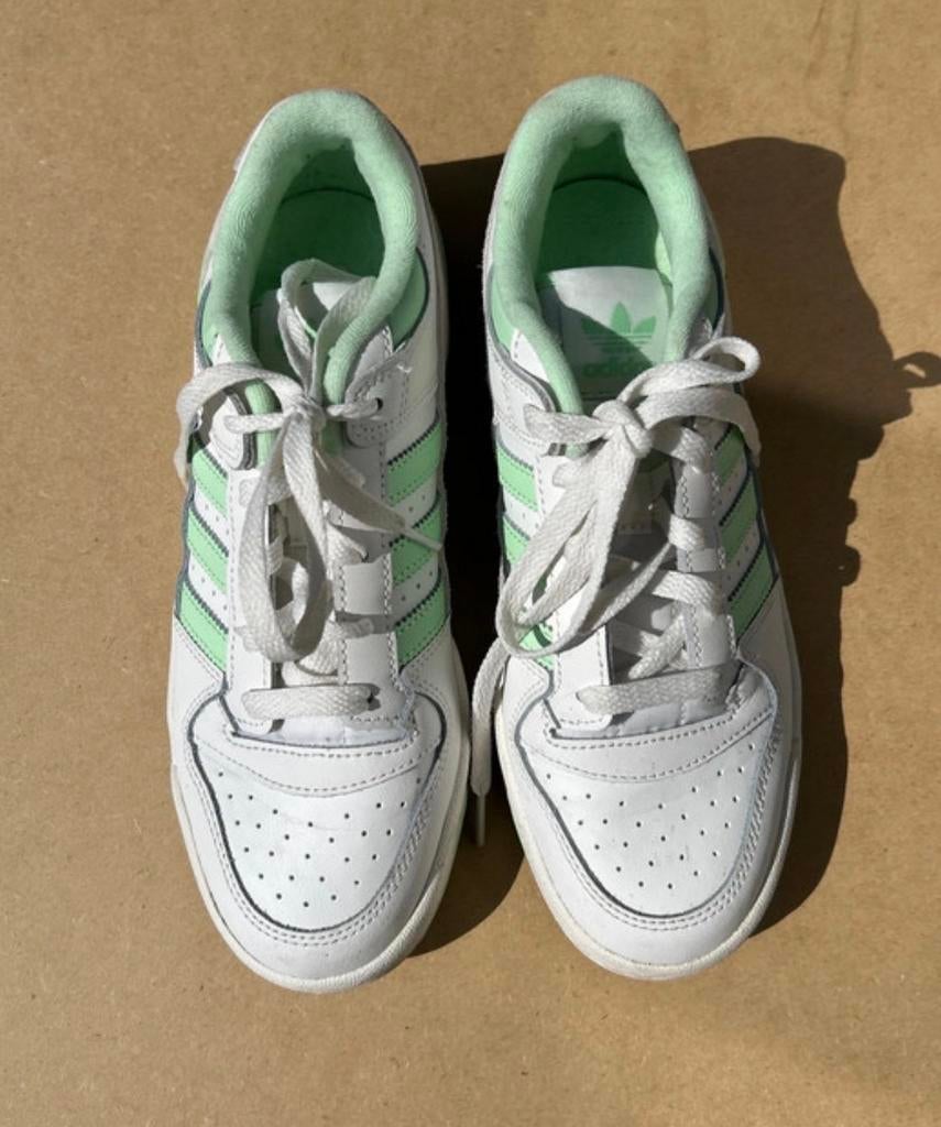 Adidas Forum Low CL - 38 2/3 -Wit met Mintgroene Details, Kleding | Dames, Schoenen, Ophalen of Verzenden, Gedragen, Wit, Sneakers of Gympen