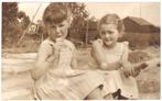 Foto - Meisje Meisjes Kind Kinderen IJsje, Gebruikt, Foto, Ophalen of Verzenden, 1940 tot 1960