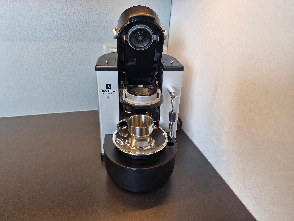 nespresso showroommodel, Ophalen, Gebruikt, Koffiemachine