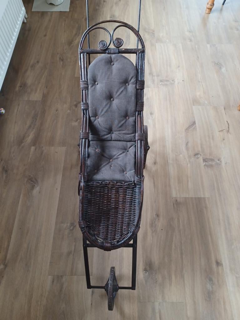 Antieke rotan poppenwagen - Vintage charme voor poppen, Ophalen