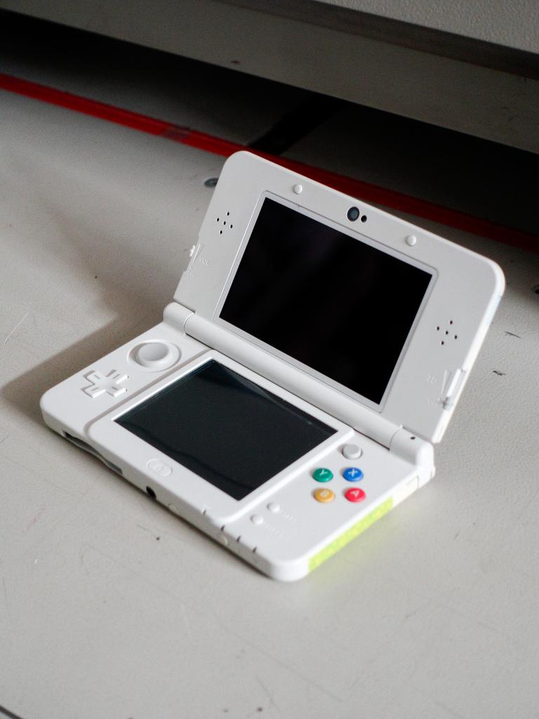 New Nintendo 3DS: Animal Crossing editie, Spelcomputers en Games, Spelcomputers | Nintendo 2DS en 3DS, Ophalen of Verzenden, Zo goed als nieuw