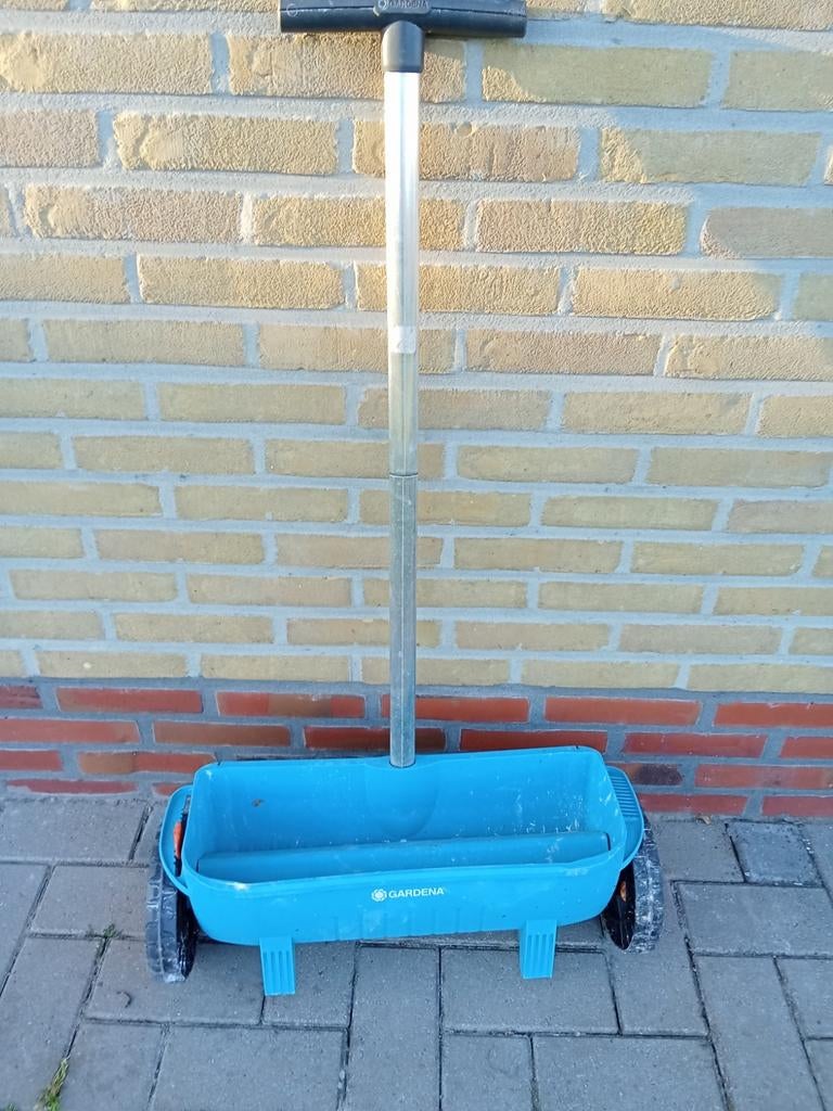 Handige kunstmest en kalk strooier, Ophalen