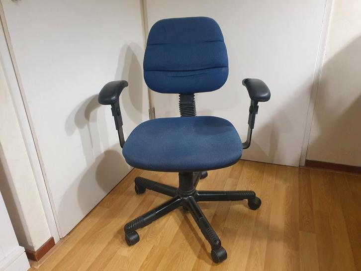 Oud ijzer / Bureaustoel ophalen, Huis en Inrichting, Bureaustoelen, Gebruikt, Bureaustoel, Zwart, Ophalen