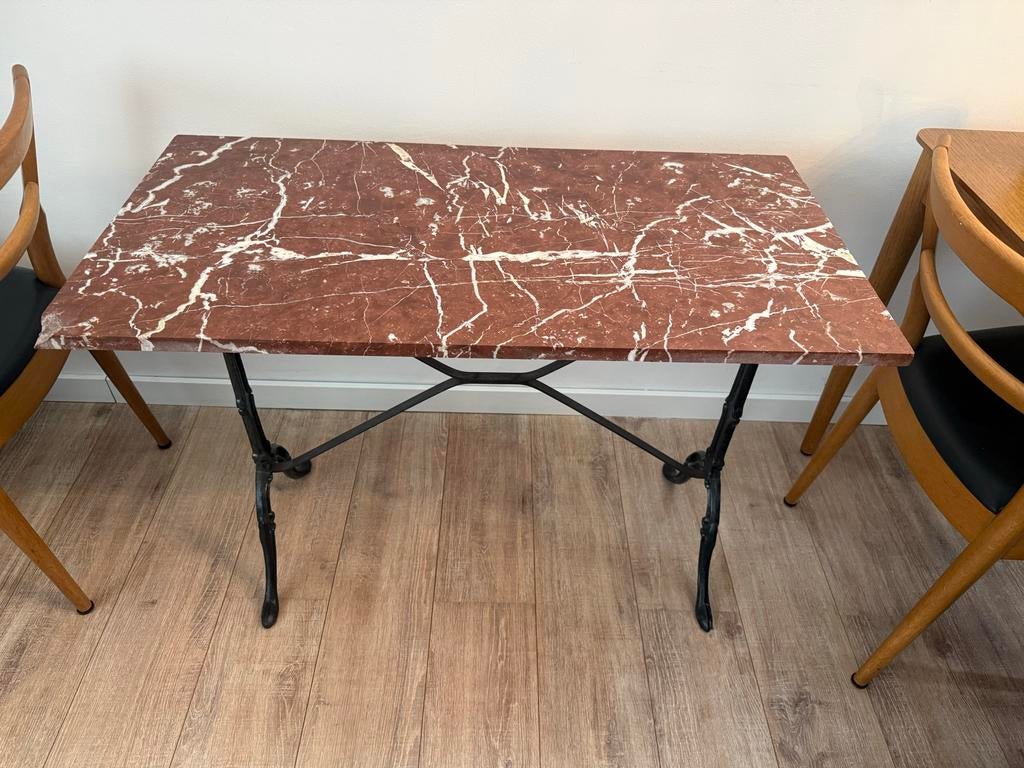 Bistro tafel met rood marmer blad en gietijzeren onderstel, Ophalen, Gebruikt, Rechthoekig, 75 cm of meer