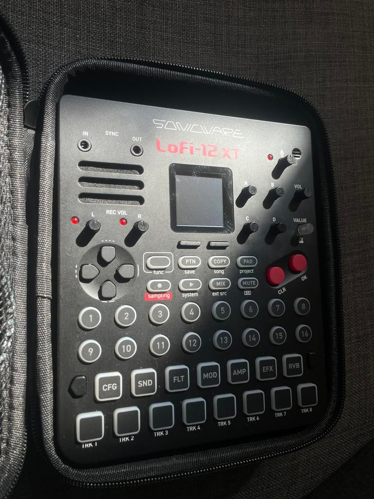 Sonicware Lofi-12 XT sampler / groovebox / drum machine, Ophalen of Verzenden, Zo goed als nieuw