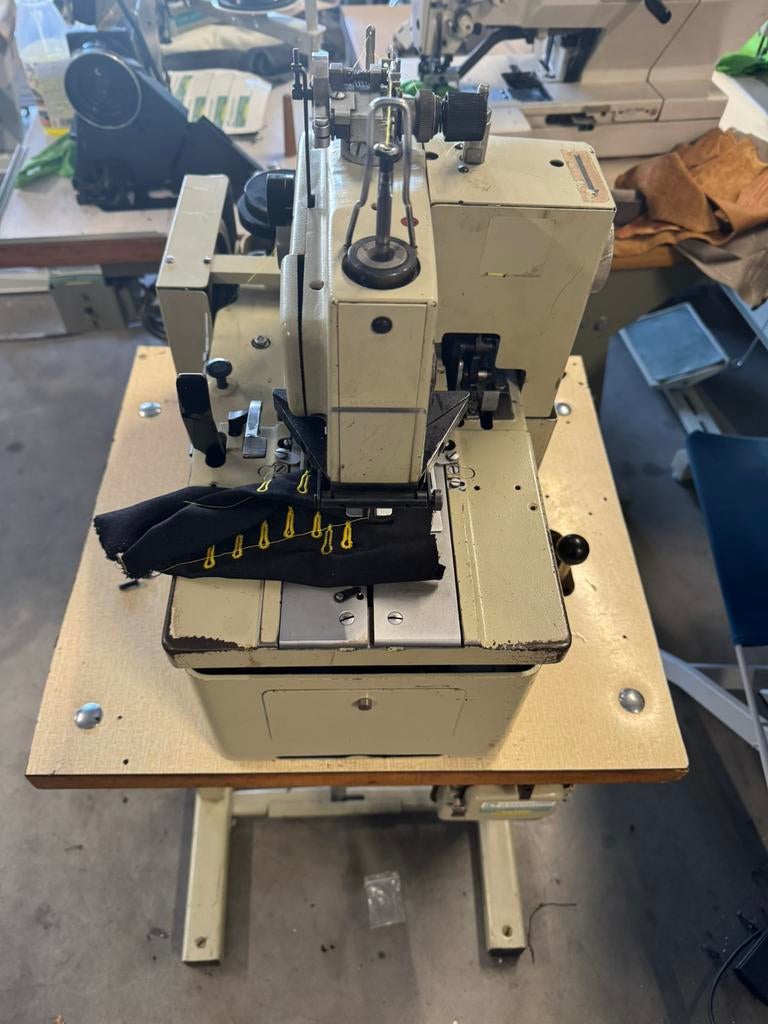 Industriele naaimachine oogknoopsgat machine knoopsgaten, Overige merken, Gebruikt, Ophalen of Verzenden, Industrieel