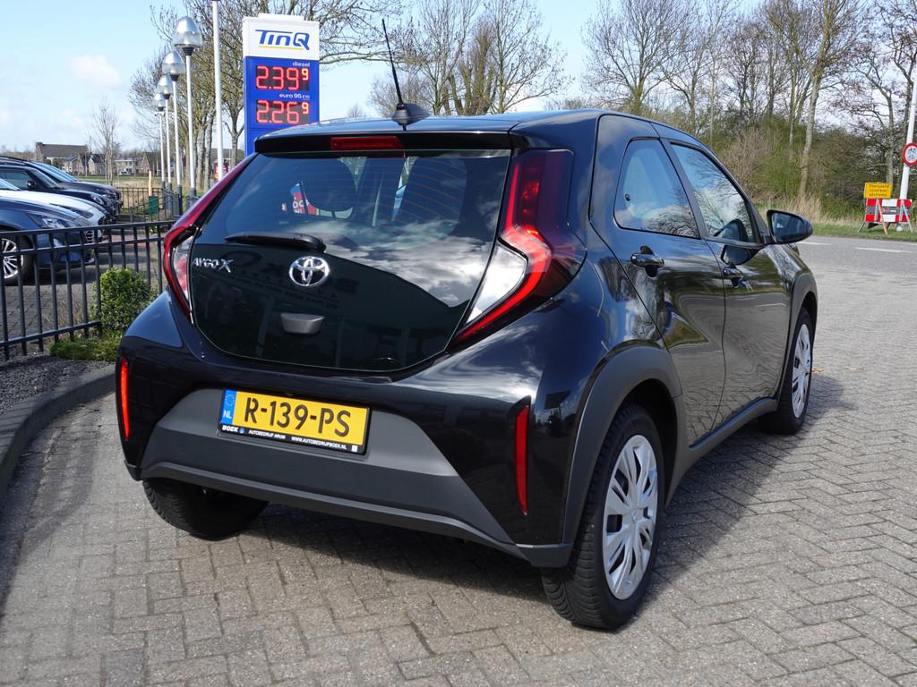Toyota Aygo X 1.0 VVT-i MT Play CAMERA | ADAPT. CRUISE | BT-, Auto's, Toyota, Stof, Gebruikt, 920 kg, 4 stoelen