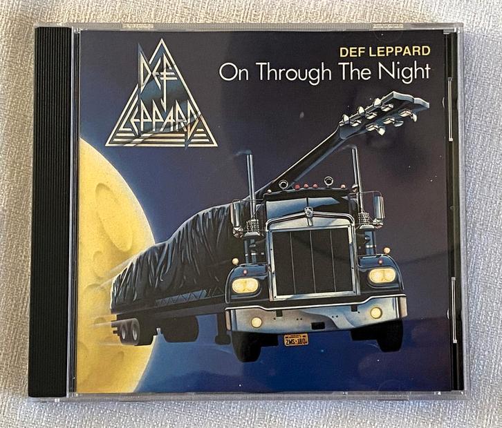 Rock CD -Def Leppard – On Through The Night, Cd's en Dvd's, Cd's | Rock, Zo goed als nieuw, Poprock, Ophalen of Verzenden