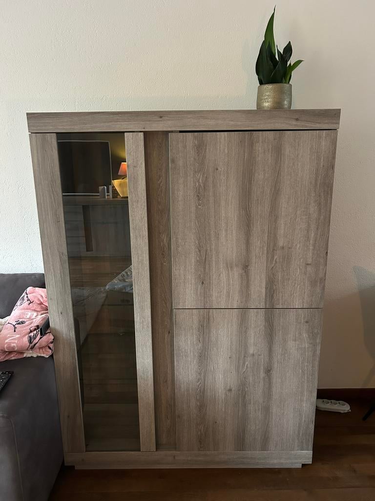 MOET NU WEG!! Grijze virtine kast 35 euro!!, Huis en Inrichting, Ophalen, 50 tot 100 cm, Zo goed als nieuw, 150 tot 200 cm