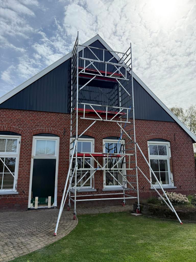 TE HUUR - Altrex rolsteiger safequick werkhoogte 10,2m, Ophalen of Verzenden, Gebruikt, Rolsteiger of Kamersteiger, 5 meter of hoger