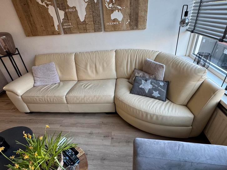 Leren bank crème kleur met kleine lounge gedeelte T.E.A.B., Huis en Inrichting, Banken | Bankstellen, Ophalen of Verzenden