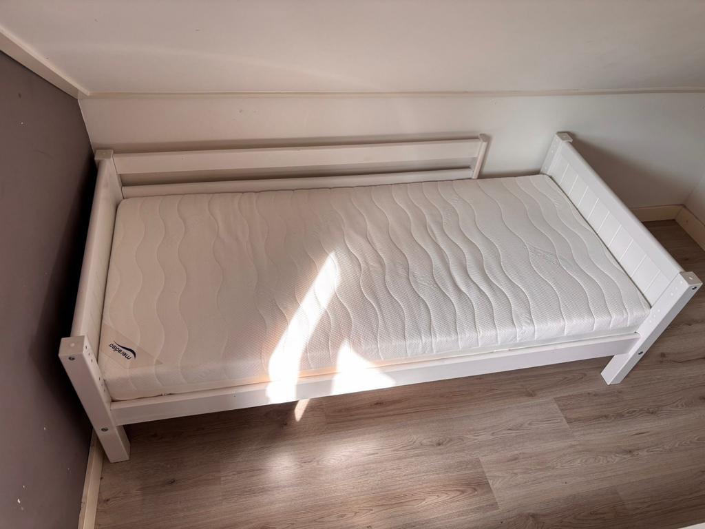 Kinderbed 200x90cm met matras en uitvalbeveiliging, Ophalen, 85 tot 100 cm, Gebruikt, Matras