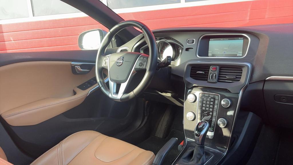 Volvo V40 1.5 T3 Inscription AUTOMAAT / TREKHAAK / FULL LED, Euro 6, 4 cilinders, 700 kg, 152 pk