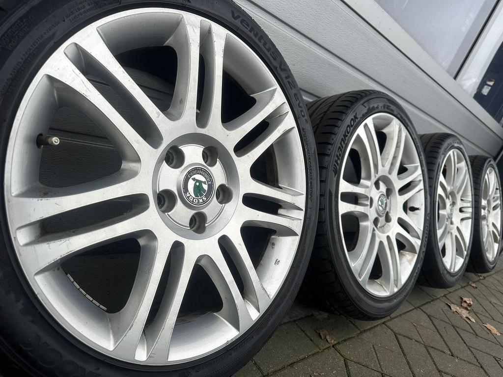 Orig. 18 inch Skoda Ocatvia Jetti SuperB velgen zomerbanden, Auto-onderdelen, Banden en Velgen, Banden en Velgen, Zomerbanden