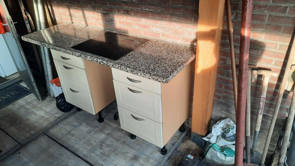 Granieten aanrechtblad + evt Siemens keramische kookplaat, Huis en Inrichting, Keuken | Complete keukens, Ophalen, Gebruikt, Graniet of Steen