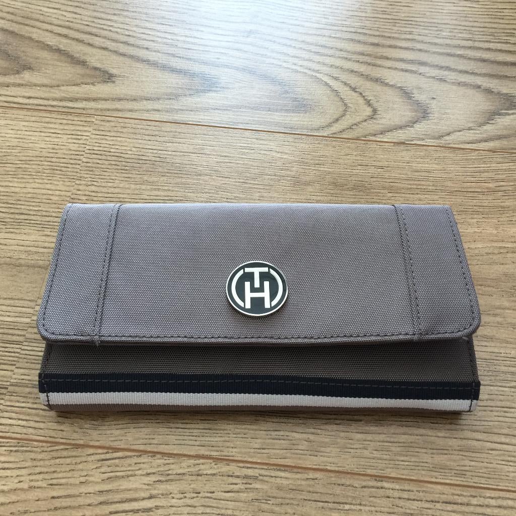 Portemonnee Tommy Hilfiger nieuw, Sieraden, Tassen en Uiterlijk, Portemonnees, Ophalen, Nieuw, Beige
