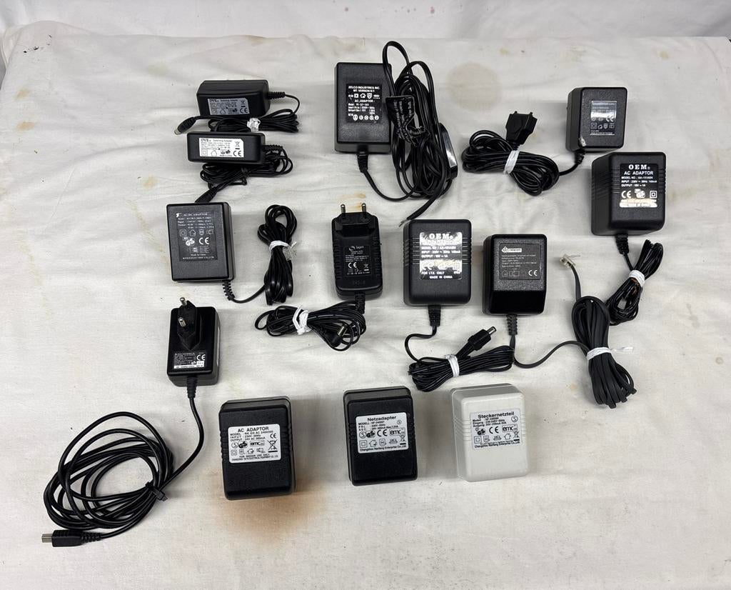 Diverse opladers en adapters - Partij van 12 stuks, Verzenden, Gebruikt, Overige merken