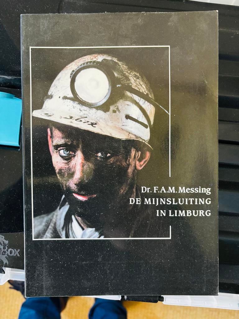 Boek: De Mijnsluiting in Limburg - Dr. F.A.M. Messing, Boeken, Ophalen of Verzenden, 20e eeuw of later, Zo goed als nieuw