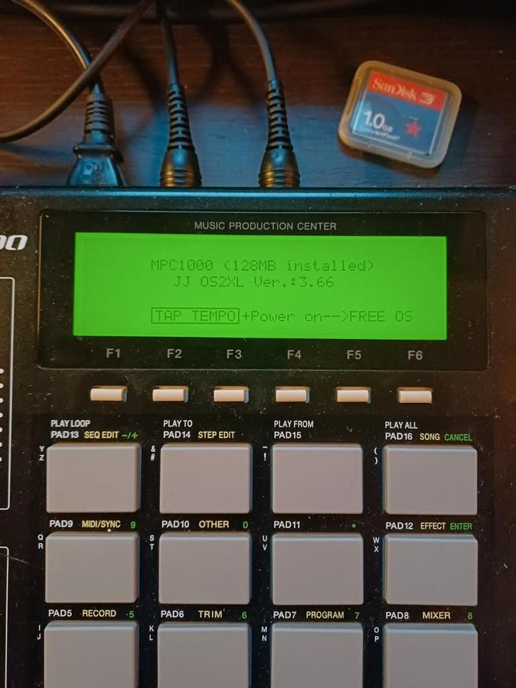 Akai Mpc 1000 met JJOS2XL, Muziek en Instrumenten, Midi-apparatuur, Gebruikt, Ophalen