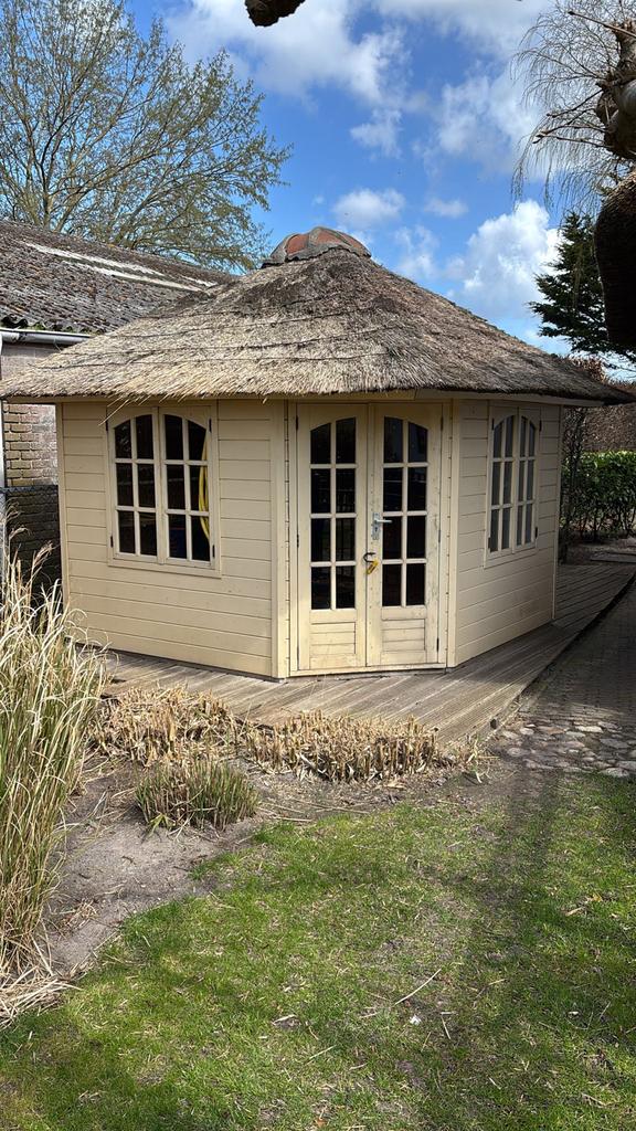 Mini schuur met rieten dak, Tuin en Terras, Tuinhuizen, Gebruikt, Schuur, Minder dan 200 cm, 2 ramen