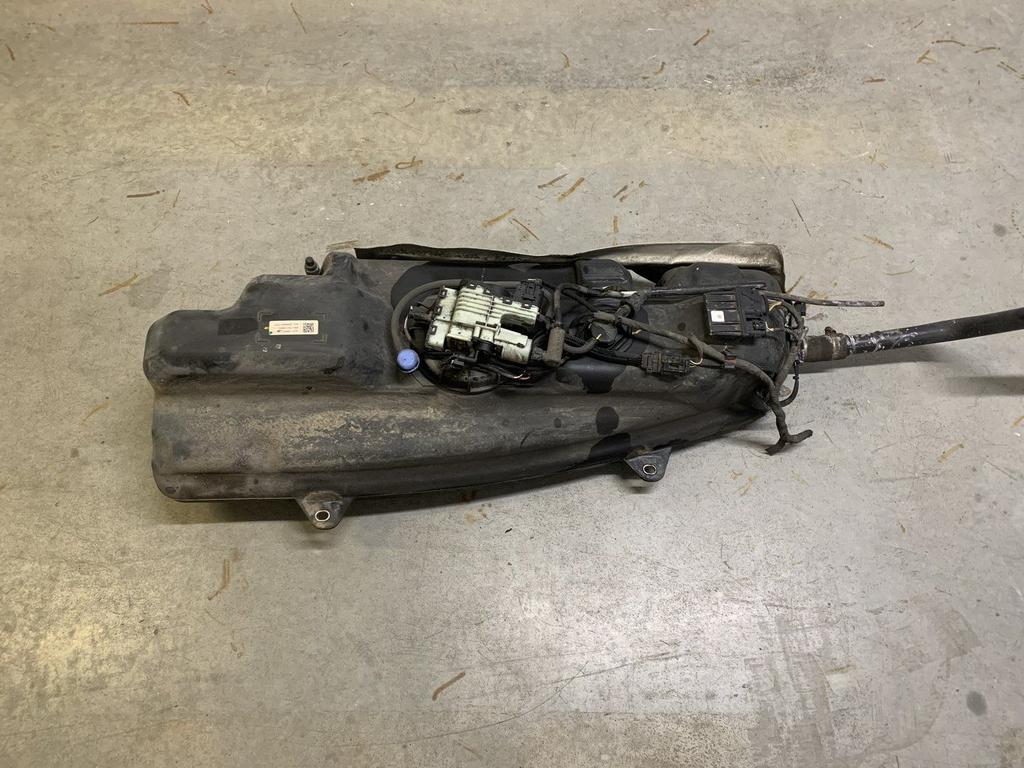 adblue tank vw crafter met pomp 2010 - 2018 0444050032, Auto-onderdelen, Brandstofsystemen, Gebruikt, -, Volkswagen, -