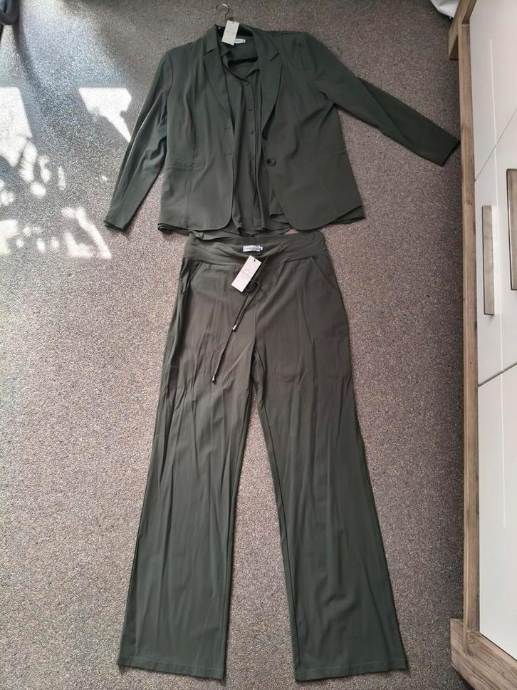 Nieuw Nicolette Kluijver Pak: Broek XL, Blouse & Colbert XXL, Kleding | Dames, Jasjes, Kostuums en Pakken, Nieuw, Kostuum of Pak