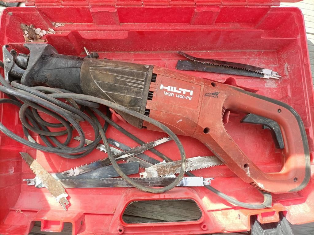 Hilti reciprozaag, Doe-het-zelf en Verbouw, Gereedschap | Zaagmachines, Ophalen, 600 tot 1200 watt, Reciprozaag, 70 mm of meer