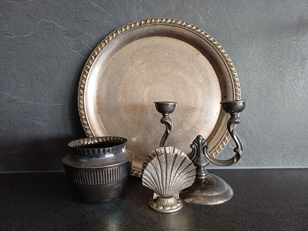Dienblad met Kandelaar , Vaas en Servethouder voor € 10, Ophalen
