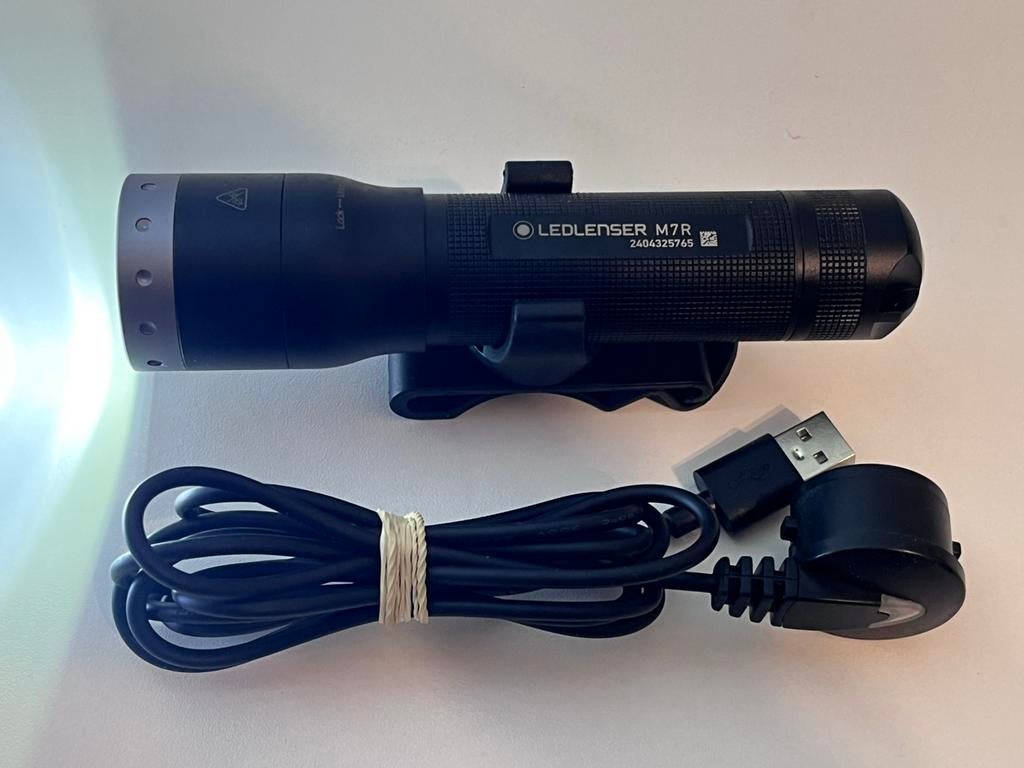 Ledlenser M7R Zaklamp – Oplaadbaar – Als Nieuw, Ophalen, Zo goed als nieuw, Batterij