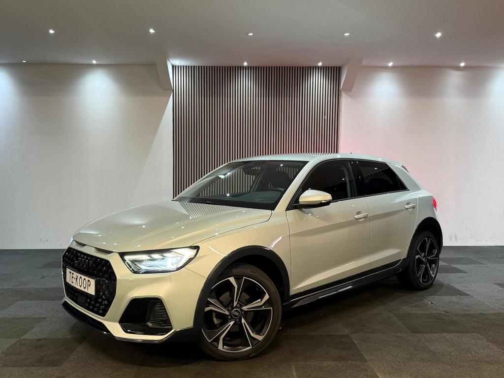 Audi A1 Citycarver 35 TFSI 1.5 150PK S-Line MATRIX-LED/CAMER, Auto's, Audi, A1, 4 cilinders, 150 pk, Leder