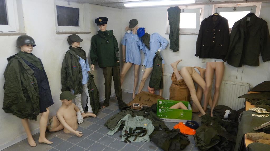 militaria paspop webbing landmacht helmen veldfles kleding, Ophalen, Landmacht, Nederland, Helm of Baret