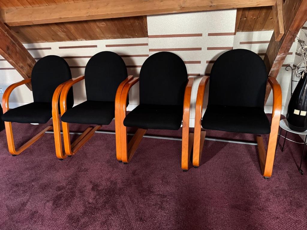 4 comfortabele stoelen, Huis en Inrichting, Stoelen, Ophalen, Gebruikt, Zwart, Vier