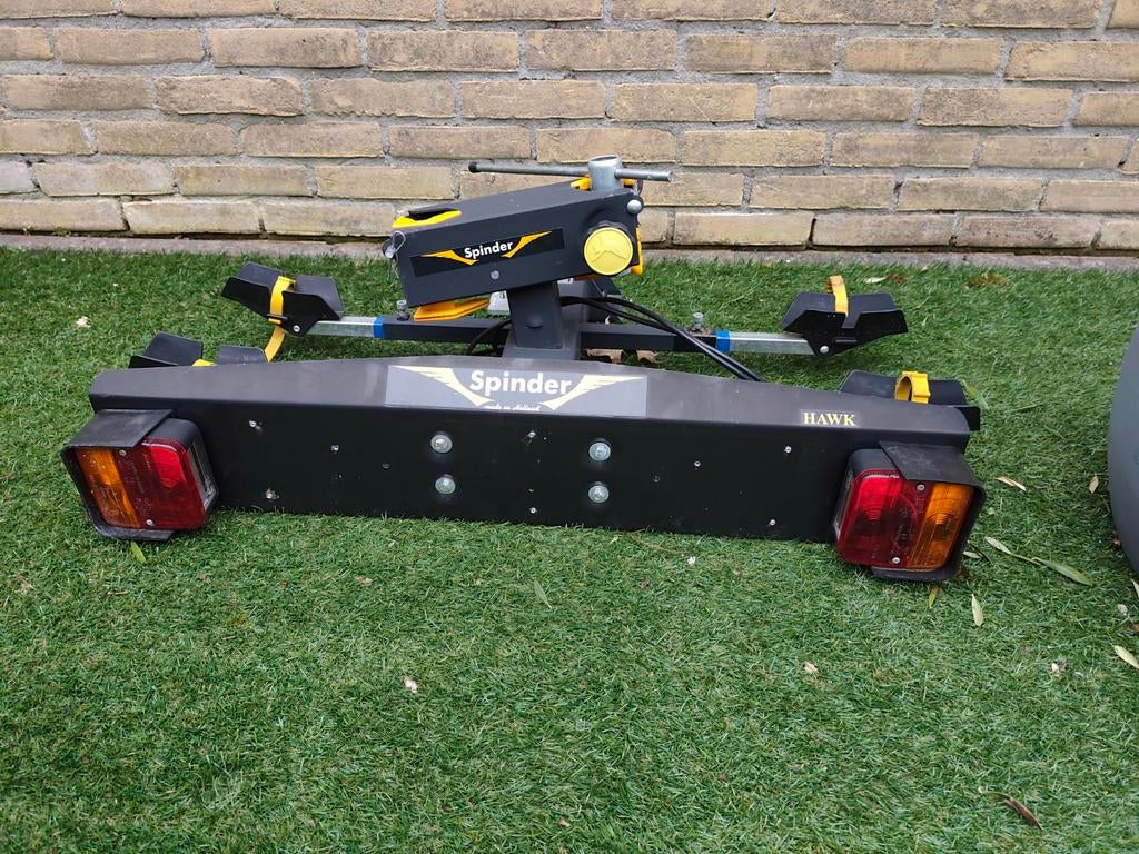 Spinder Hawk fietsendrager, Ophalen