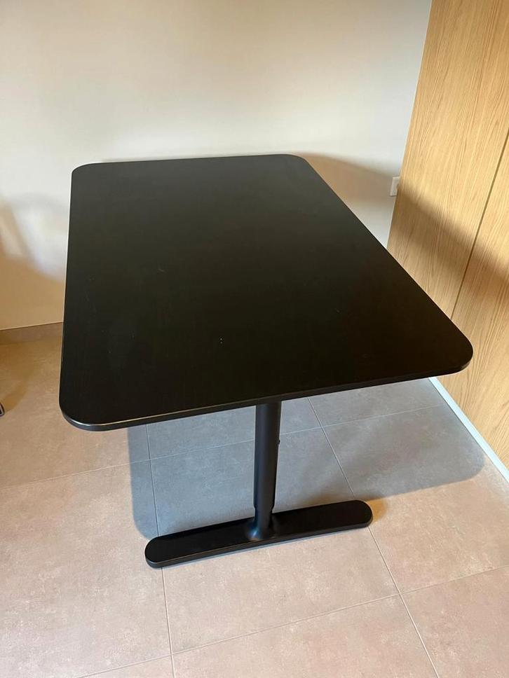 Ikea Bekant bureau, Huis en Inrichting, Bureaus, Zo goed als nieuw, Bureau, In hoogte verstelbaar, Ophalen