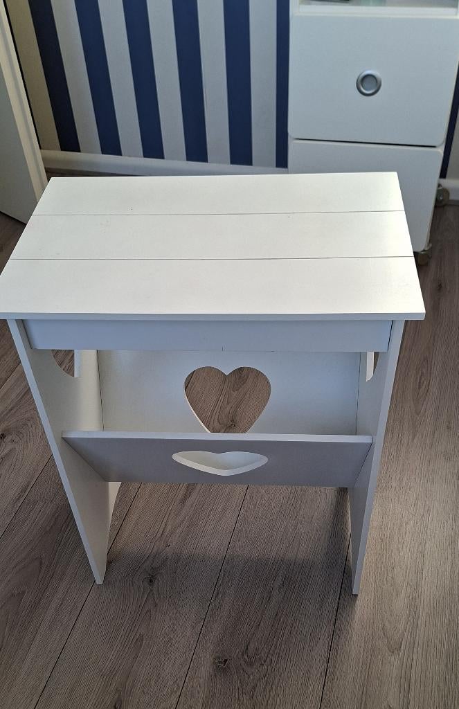 Witte lectuurbak / bijzettafeltje  H 55 x B 45 x D 30 cm., Ophalen of Verzenden, Zo goed als nieuw