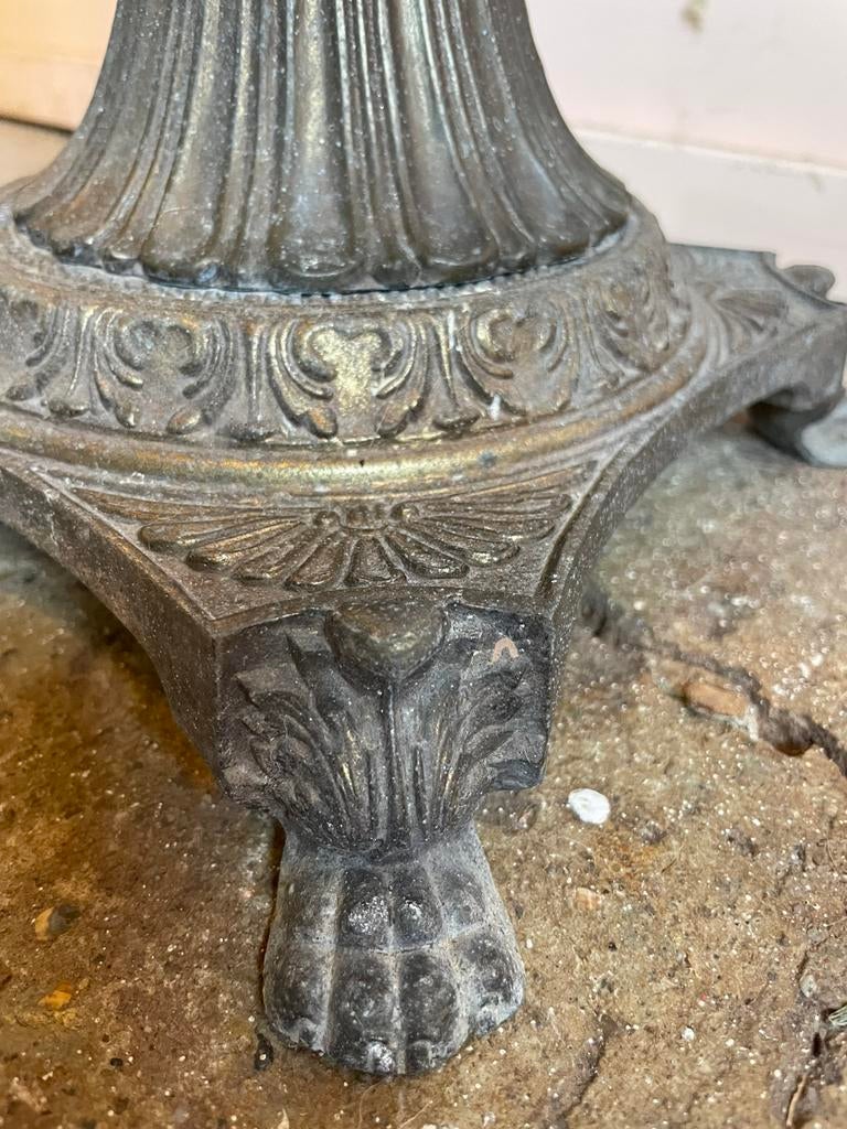 Antiek marmeren tafeltje met bronzen voet, Huis en Inrichting, Tafels | Bijzettafels, Overige materialen, Minder dan 55 cm, Gebruikt