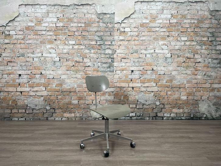 Egon Eiermann S 197 R bij TheReSales, Huis en Inrichting, Stoelen, Zo goed als nieuw, Twee, Hout, Overige kleuren, Ophalen of Verzenden