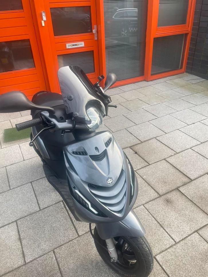 Piaggio zip 2022 | 6576km, Fietsen en Brommers, Scooters | Piaggio, Zo goed als nieuw, Zip, Maximaal 45 km/u, Benzine, Ophalen of Verzenden