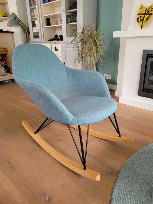 Grijs-blauwe moderne schommelstoel, Huis en Inrichting, Stoelen, Zo goed als nieuw, Eén, Stof, Blauw, Ophalen
