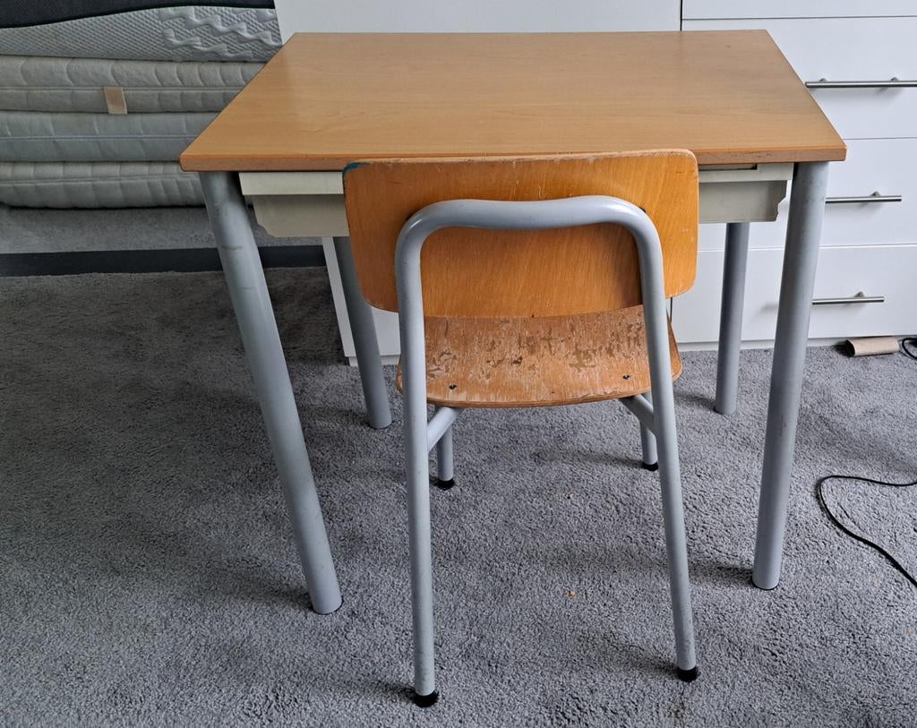 Schooltafel met 2 schoolstoeltjes, Huis en Inrichting, Stoelen, Ophalen, Gebruikt, Twee, Bruin