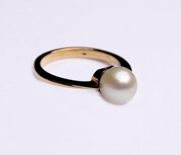 Gouden ring met zoetwater parel 14 karaat. beschikbaar voor biedingen