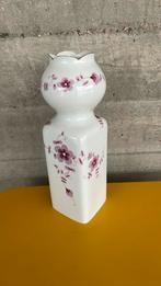 Wit met roze bloemen vaas apart model, Huis en Inrichting, Woonaccessoires | Vazen, Wit, Aardewerk of Porselein, Ophalen of Verzenden