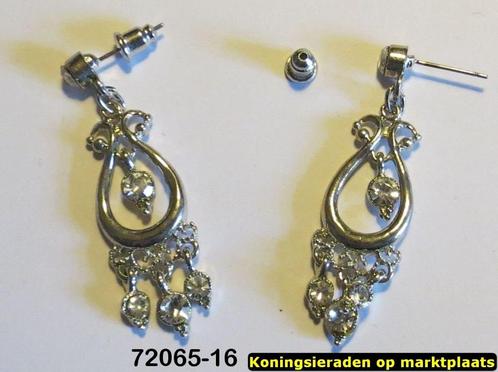 Oorbellen met leuke strass steentjes, Sieraden, Tassen en Uiterlijk, Oorbellen, Nieuw, Knopjes of Stekers, Overige materialen