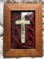 Crucifix achter bol glas - Prachtig en gedetailleerd!, Ophalen of Verzenden