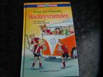 Vivian den Hollander ==  Hockeyvrienden == AVI m4 ==, Ophalen of Verzenden, Zo goed als nieuw