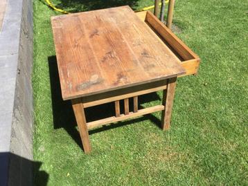 Oud grenen salontafel beschikbaar voor biedingen
