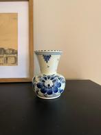 Kleine delfts blauwe vaas, wit & blauw, Antiek en Kunst, Ophalen of Verzenden