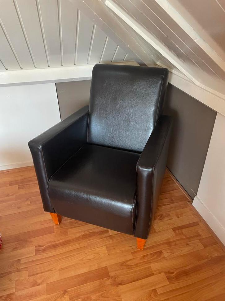 Mooie bruine fauteuil in nette staat, Huis en Inrichting, Fauteuils, Zo goed als nieuw, Leer, Minder dan 50 cm, Minder dan 75 cm
