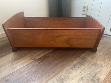 Houten poppen baby bedje  beschikbaar voor biedingen